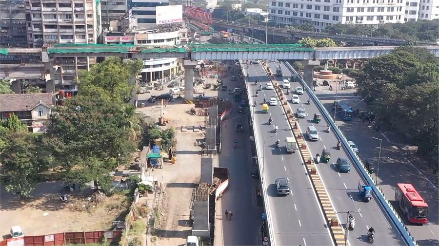 Metro crossing over flyover